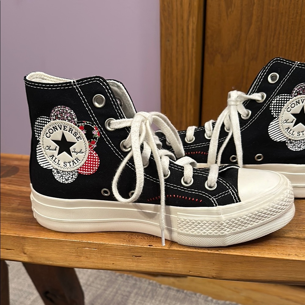 Converse Chuck Taylor All Star High-Tops with Flower Patch Pattern size 6.5. - Picture 2 of 15